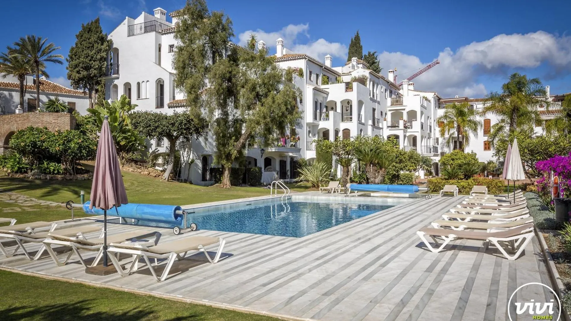 Vivi Homes - Casa Nobu Pool, Garden, Patio & Beach Marbella