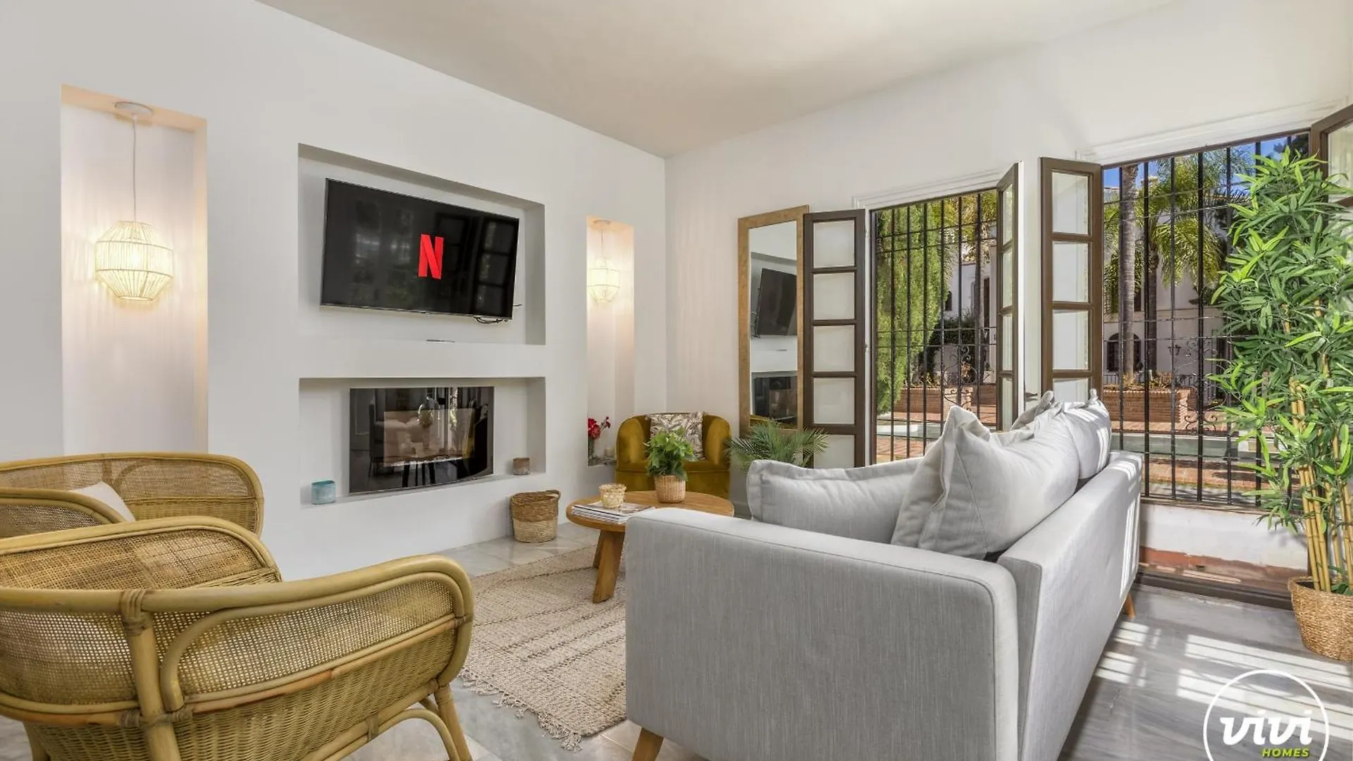 Vivi Homes - Casa Nobu Pool, Garden, Patio & Beach Marbella Spain
