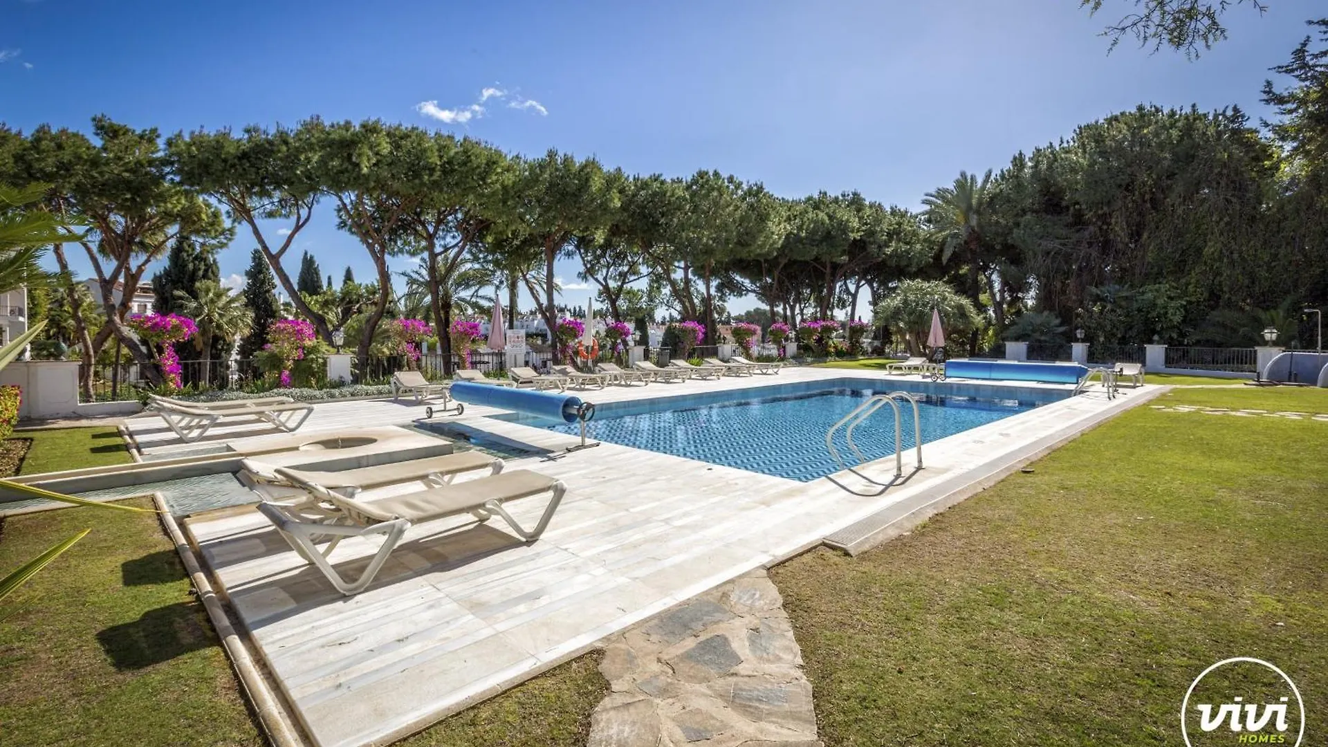 Vivi Homes - Casa Nobu Pool, Garden, Patio & Beach Marbella Apartment