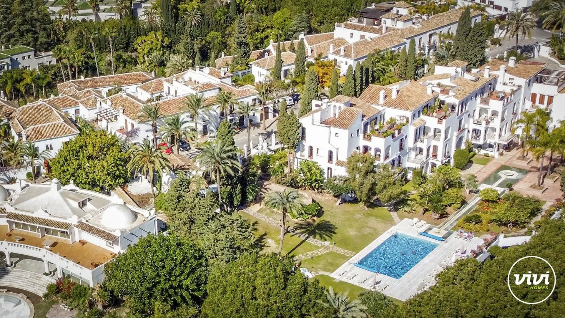 Vivi Homes - Casa Nobu Pool, Garden, Patio & Beach Marbella Apartment
