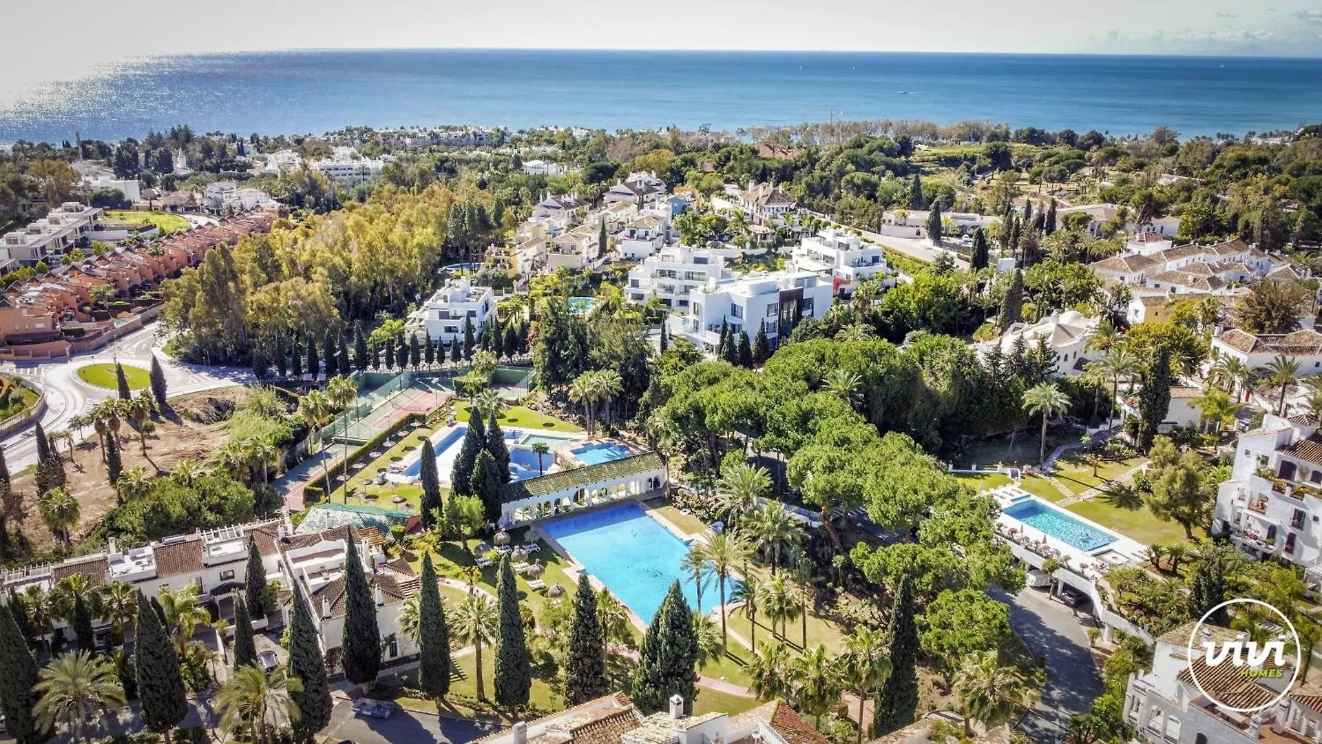 Vivi Homes - Casa Nobu Pool, Garden, Patio & Beach Marbella Spain