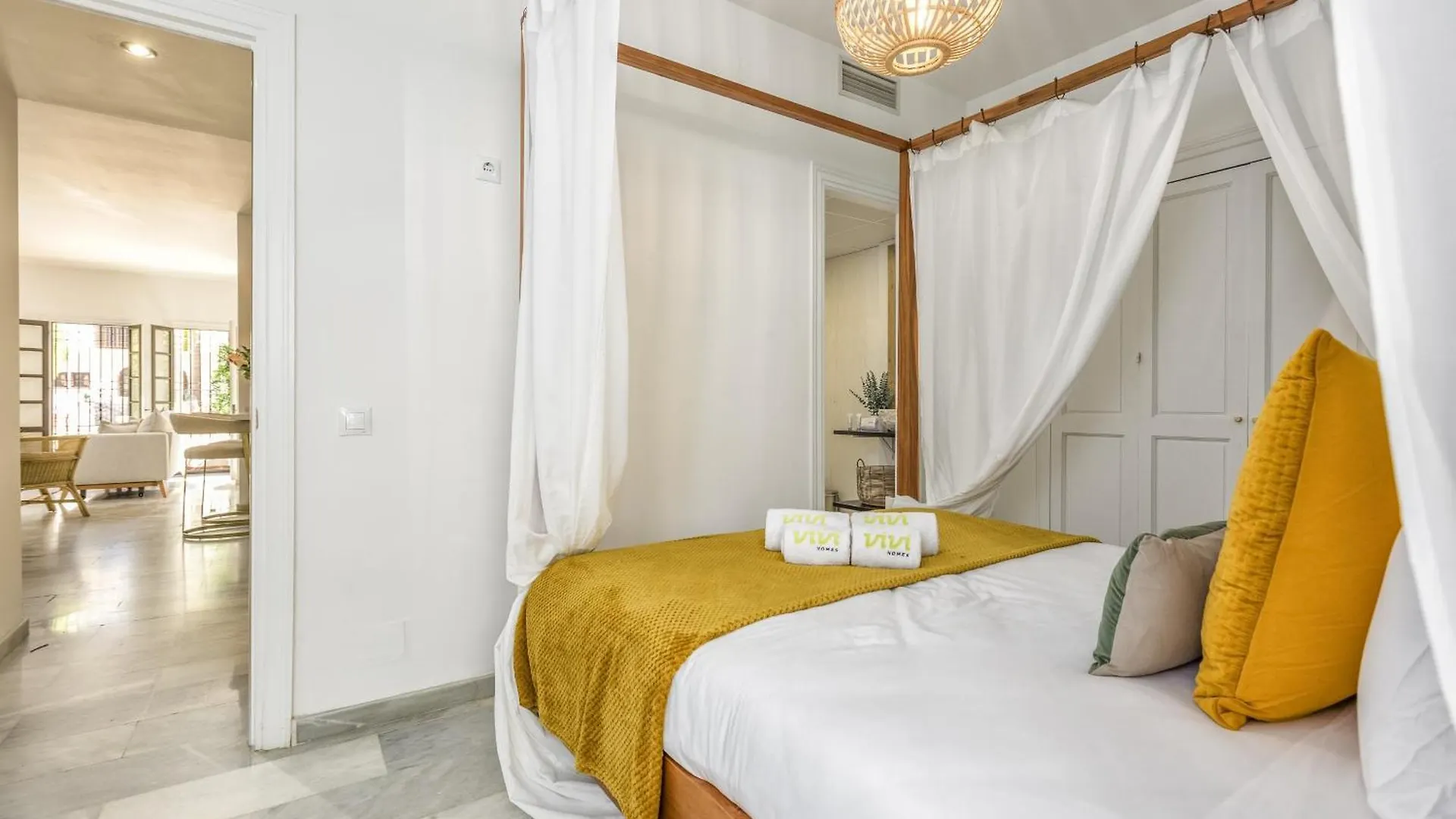 Vivi Homes - Casa Nobu Pool, Garden, Patio & Beach Marbella Apartment