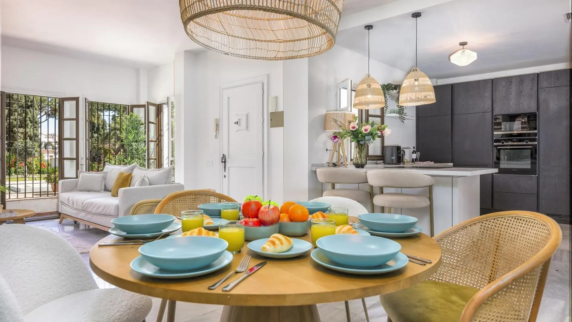 Vivi Homes - Casa Nobu Pool, Garden, Patio & Beach Marbella