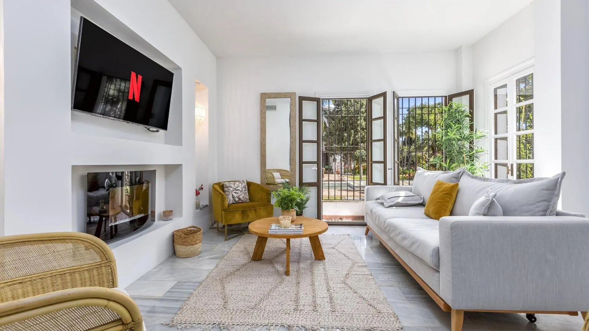 Vivi Homes - Casa Nobu Pool, Garden, Patio & Beach Marbella