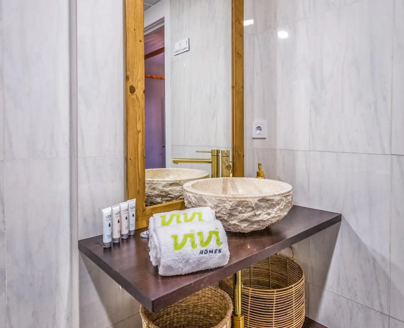 Vivi Homes - Casa Nobu Pool, Garden, Patio & Beach Marbella Apartment